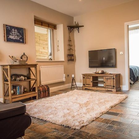Deluxe Rustic Charlestown Themed Apartment Сент-Остел Экстерьер фото